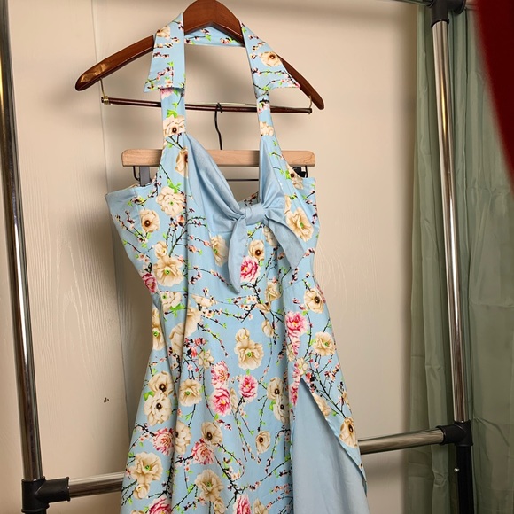 Plus size 1950 pinup style halter top dress. - Picture 2 of 4